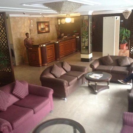 The Crest Inn Delhi Zewnętrze zdjęcie