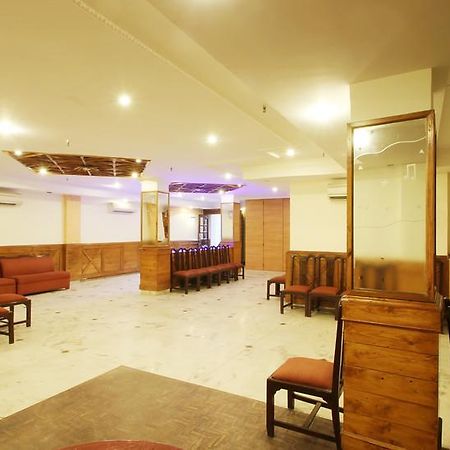 The Crest Inn Delhi Zewnętrze zdjęcie