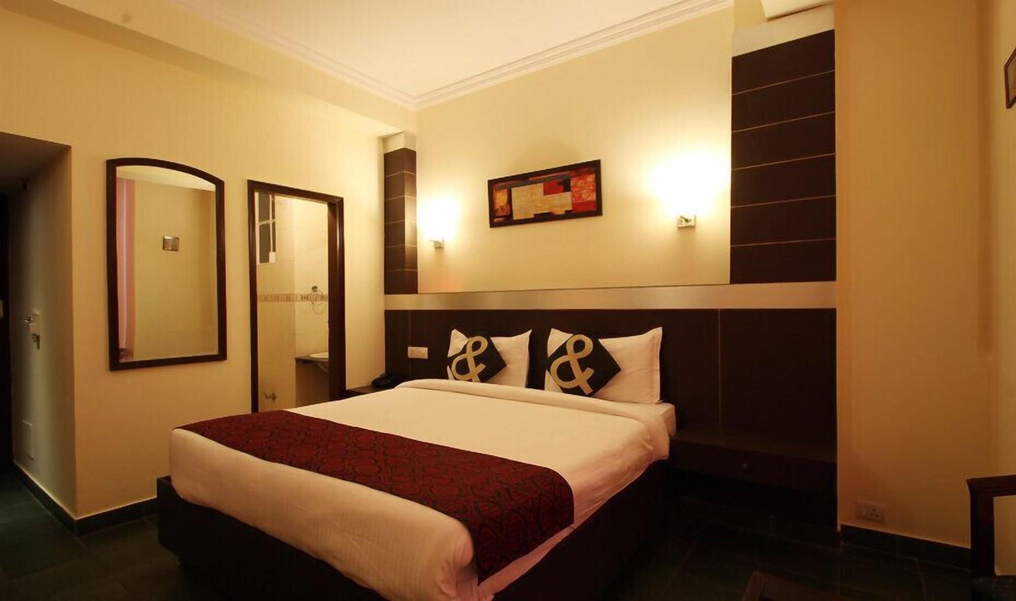 The Crest Inn Delhi Zewnętrze zdjęcie