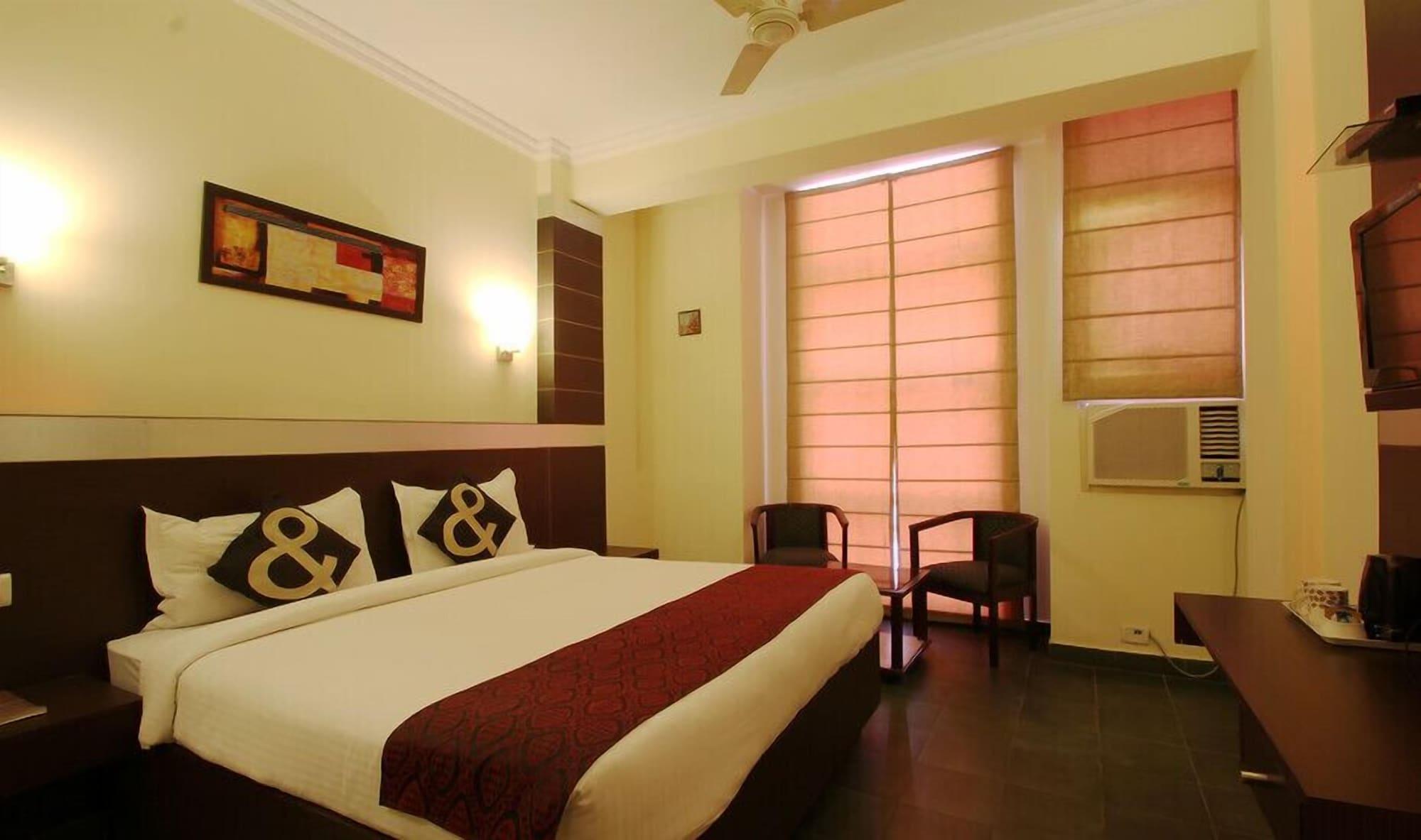 The Crest Inn Delhi Zewnętrze zdjęcie
