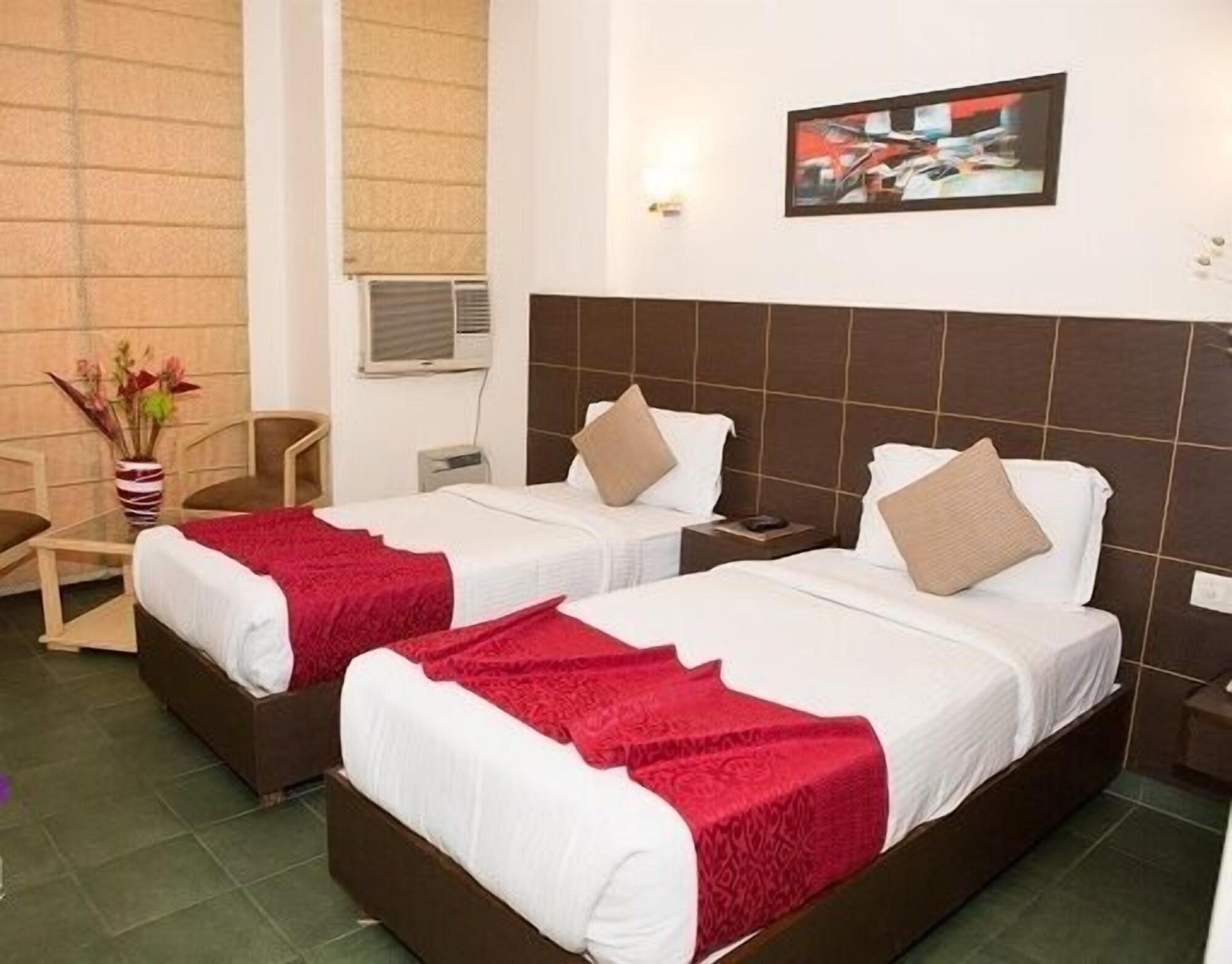 The Crest Inn Delhi Zewnętrze zdjęcie