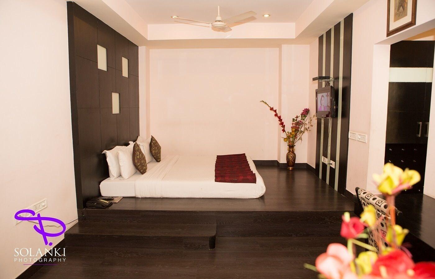 The Crest Inn Delhi Zewnętrze zdjęcie