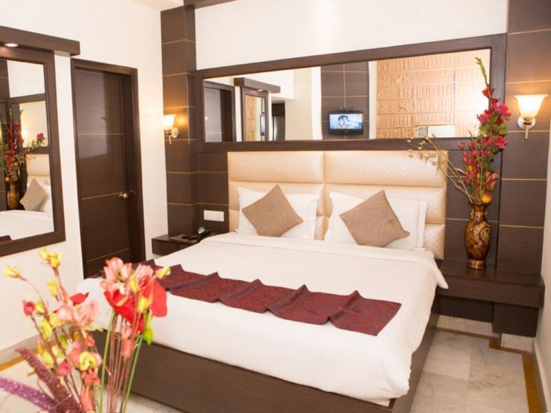 The Crest Inn Delhi Zewnętrze zdjęcie