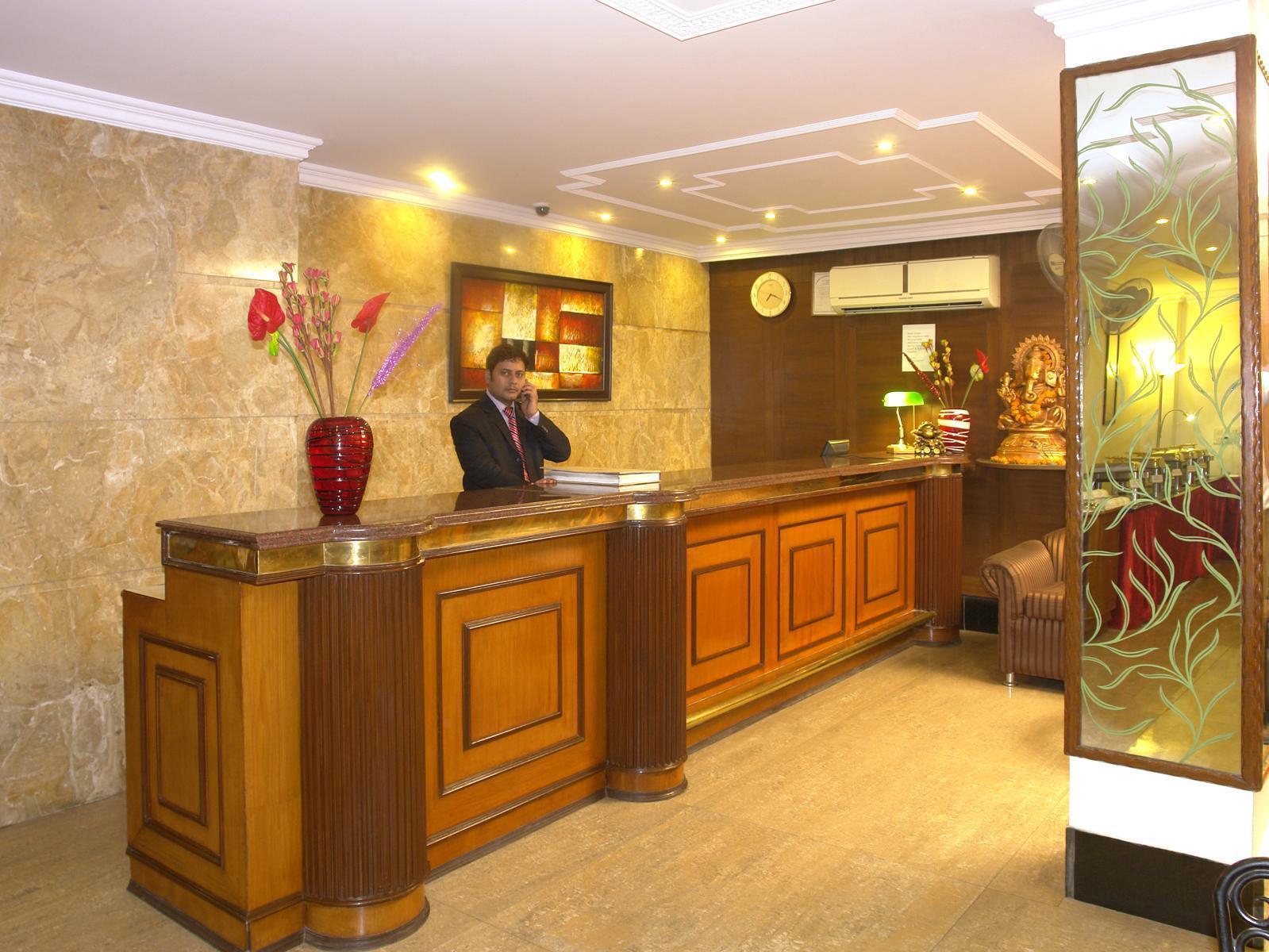 The Crest Inn Delhi Zewnętrze zdjęcie