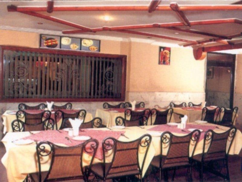 The Crest Inn Delhi Zewnętrze zdjęcie
