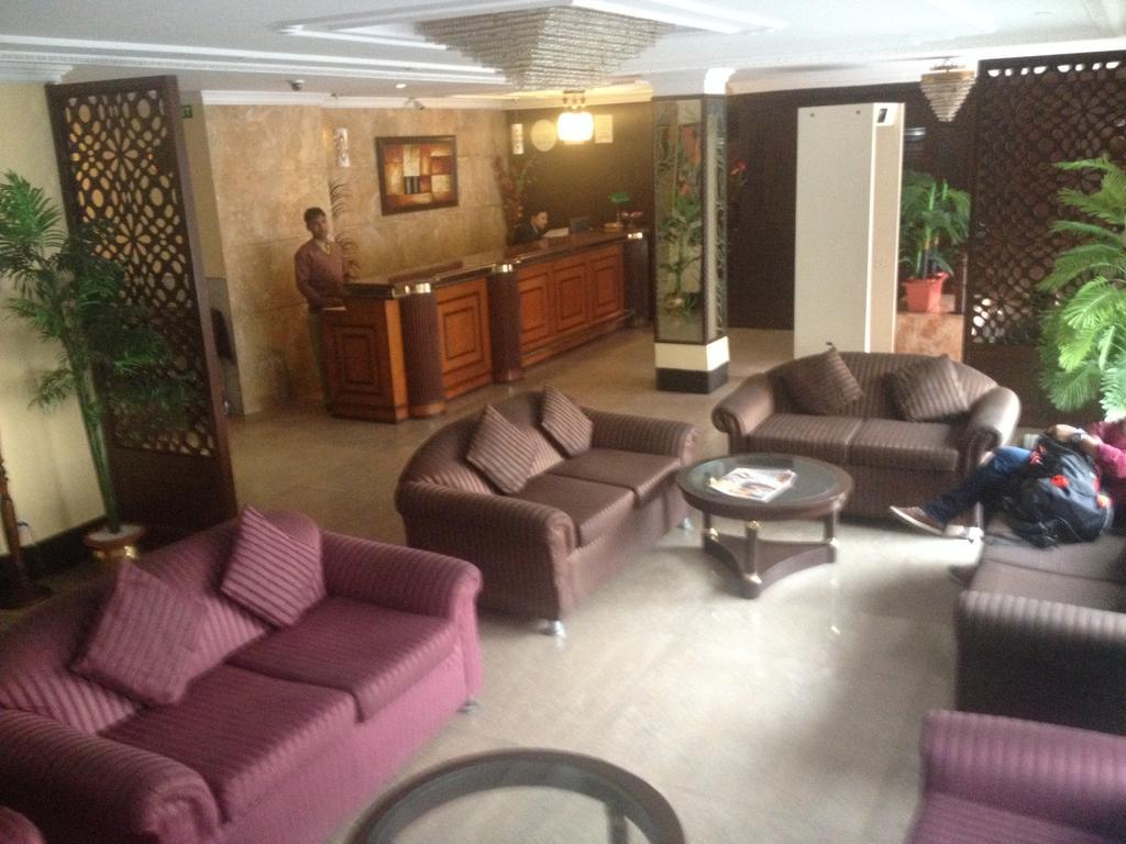 The Crest Inn Delhi Zewnętrze zdjęcie