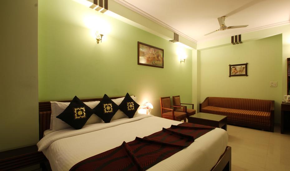 The Crest Inn Delhi Zewnętrze zdjęcie