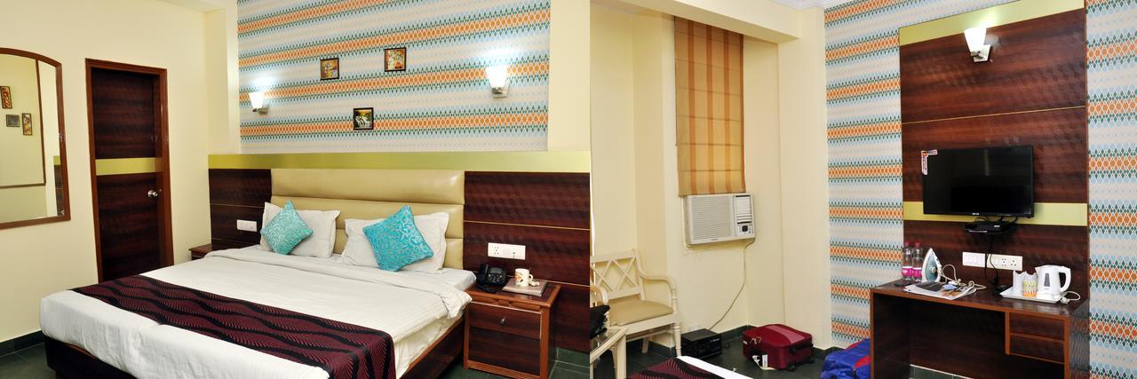 The Crest Inn Delhi Zewnętrze zdjęcie
