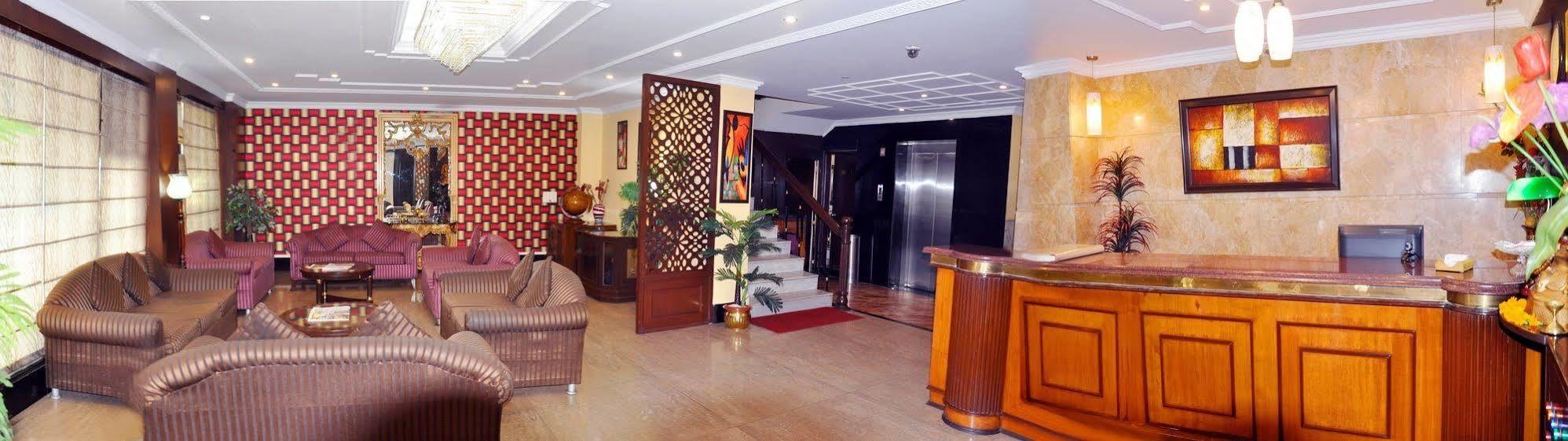 The Crest Inn Delhi Zewnętrze zdjęcie