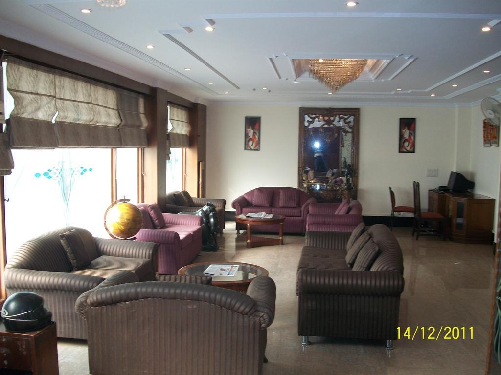 The Crest Inn Delhi Zewnętrze zdjęcie